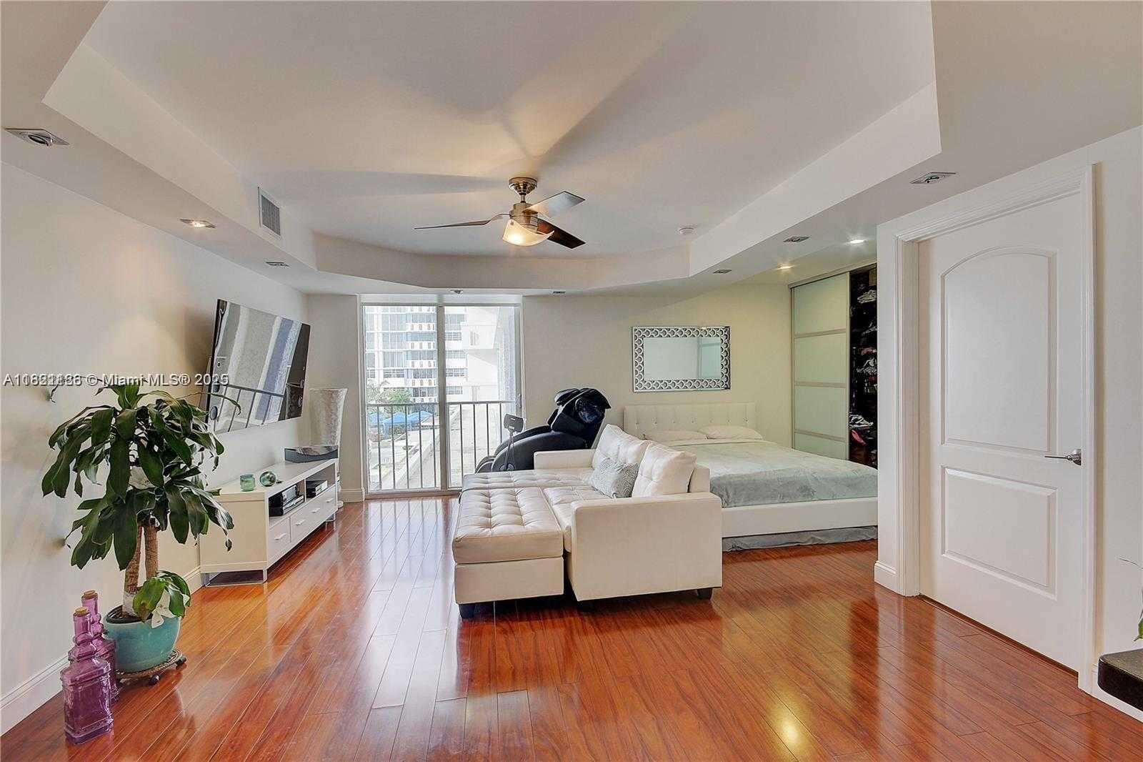 Small Image of 800 WEST AVE #409, Miami Beach Number 2