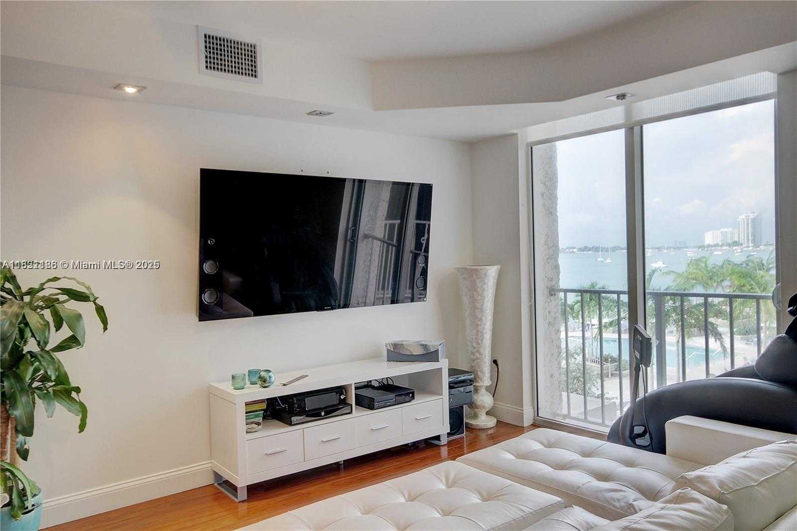Small Image of 800 WEST AVE #409, Miami Beach Number 3