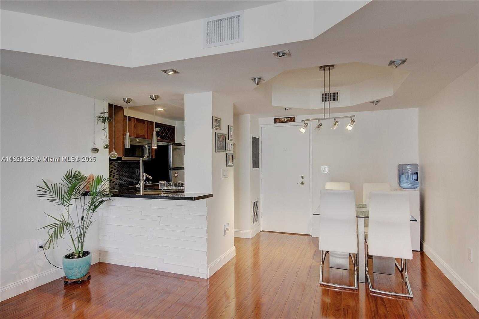 Small Image of 800 WEST AVE #409, Miami Beach Number 4
