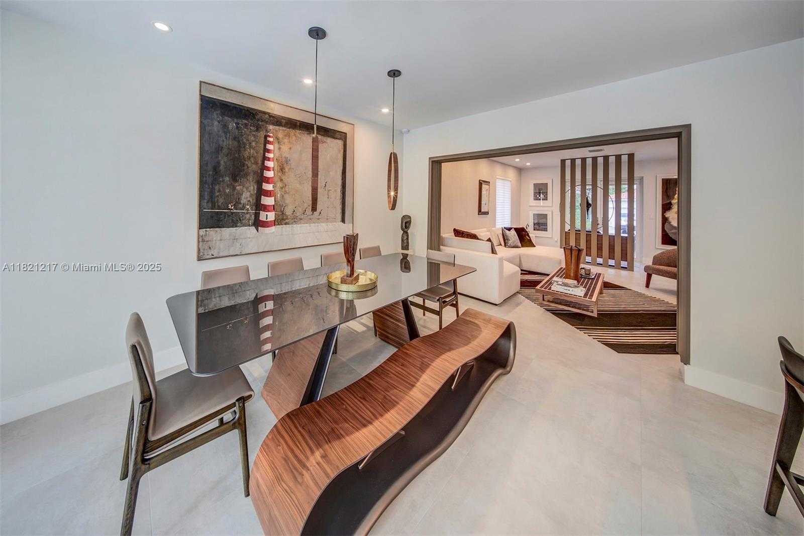 Small Image of 2020 ALAMANDA DR, North Miami Number 17