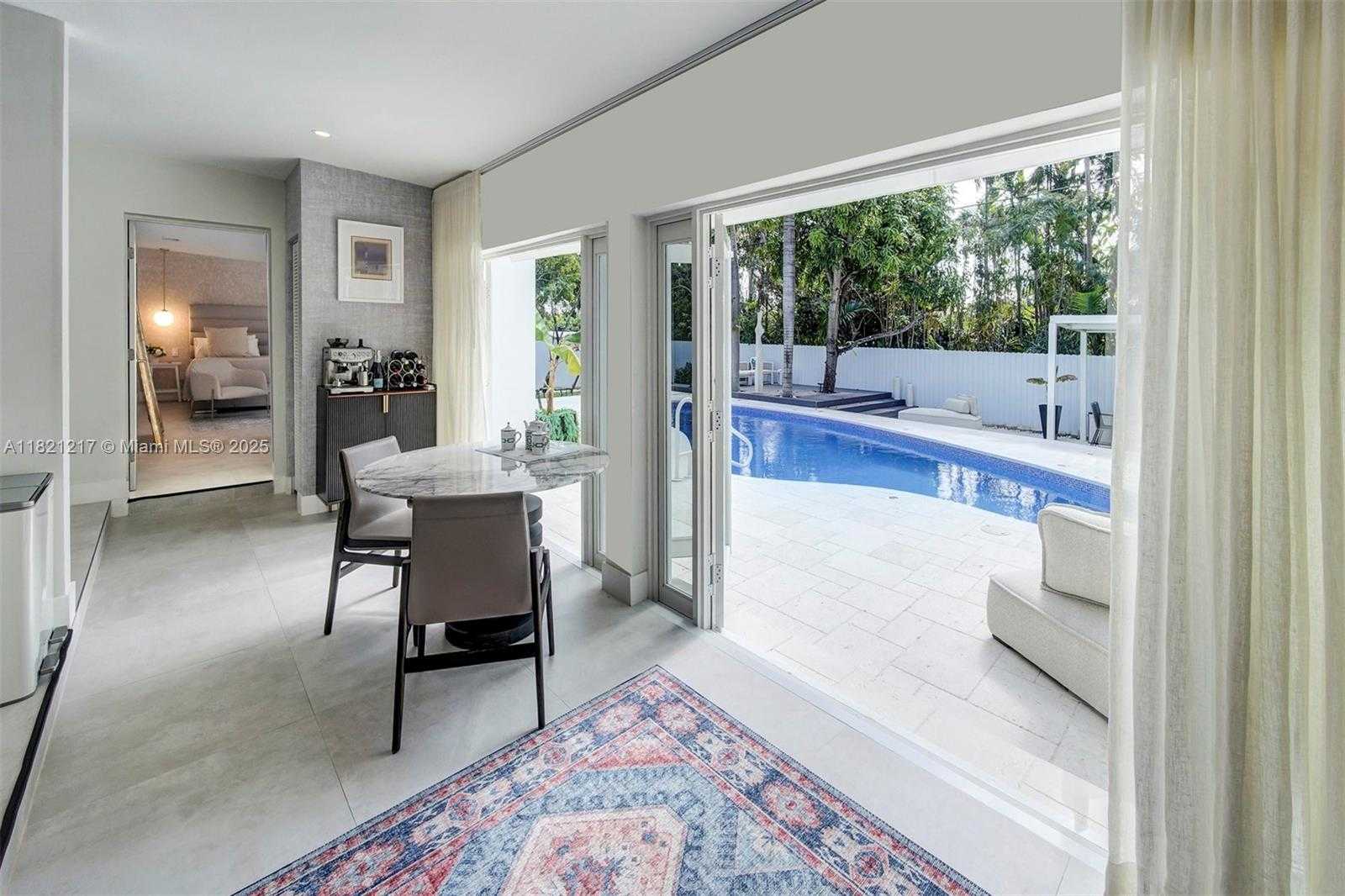 Small Image of 2020 ALAMANDA DR, North Miami Number 18