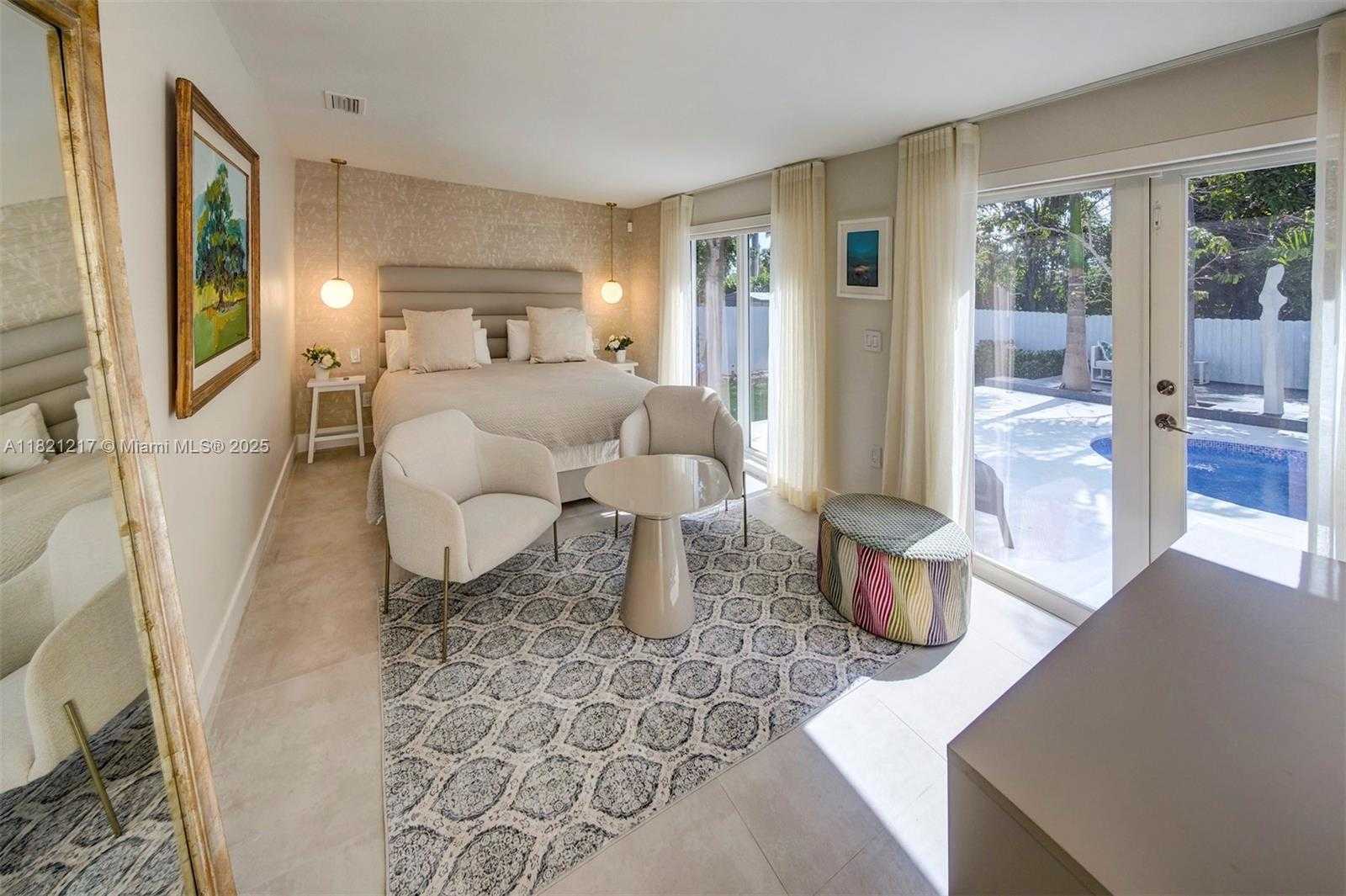 Small Image of 2020 ALAMANDA DR, North Miami Number 24