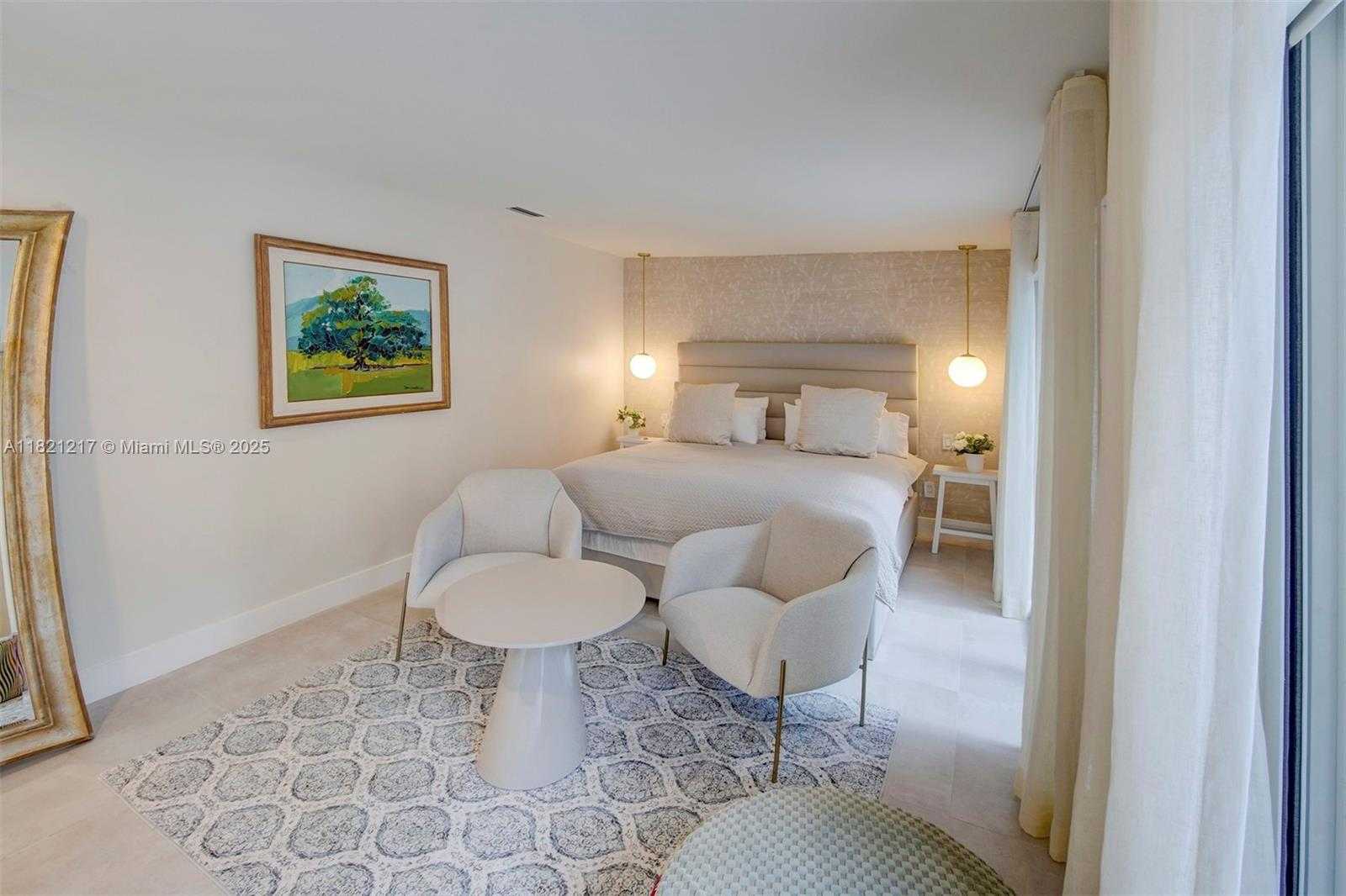 Small Image of 2020 ALAMANDA DR, North Miami Number 25