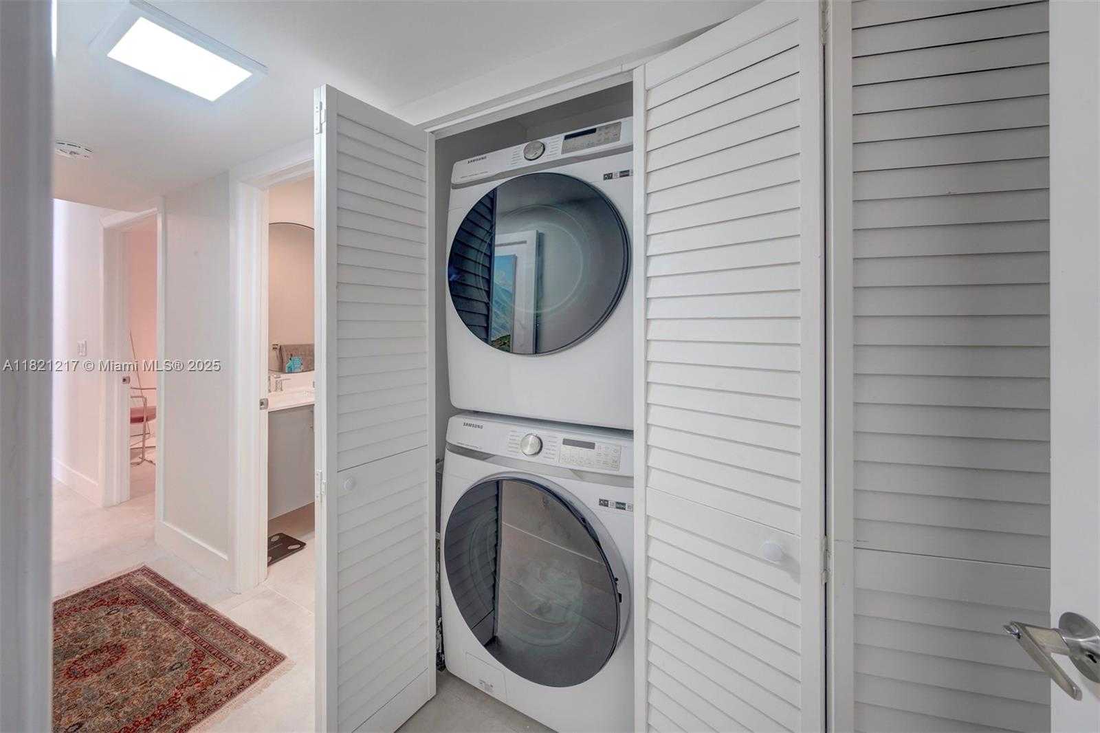 Small Image of 2020 ALAMANDA DR, North Miami Number 29