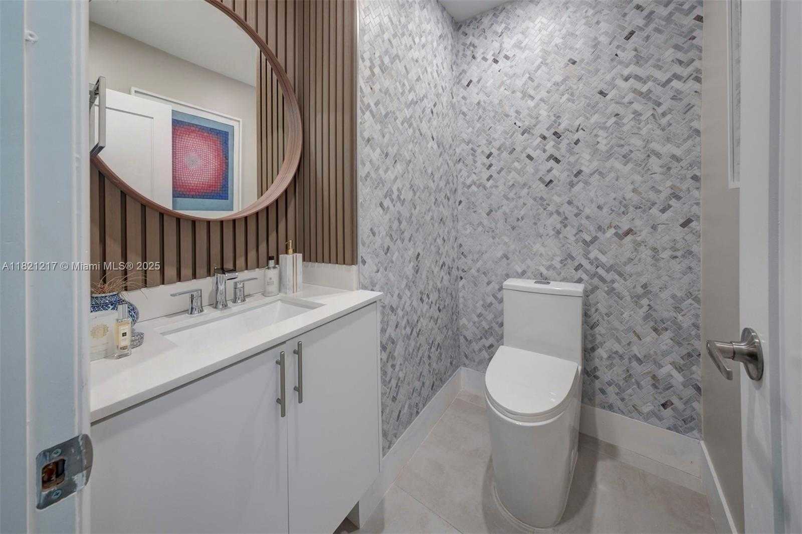 Small Image of 2020 ALAMANDA DR, North Miami Number 35