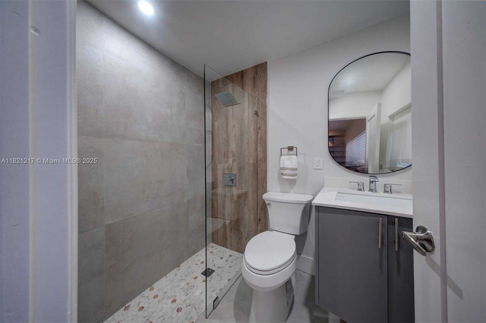 Small Image of 2020 ALAMANDA DR, North Miami Number 37