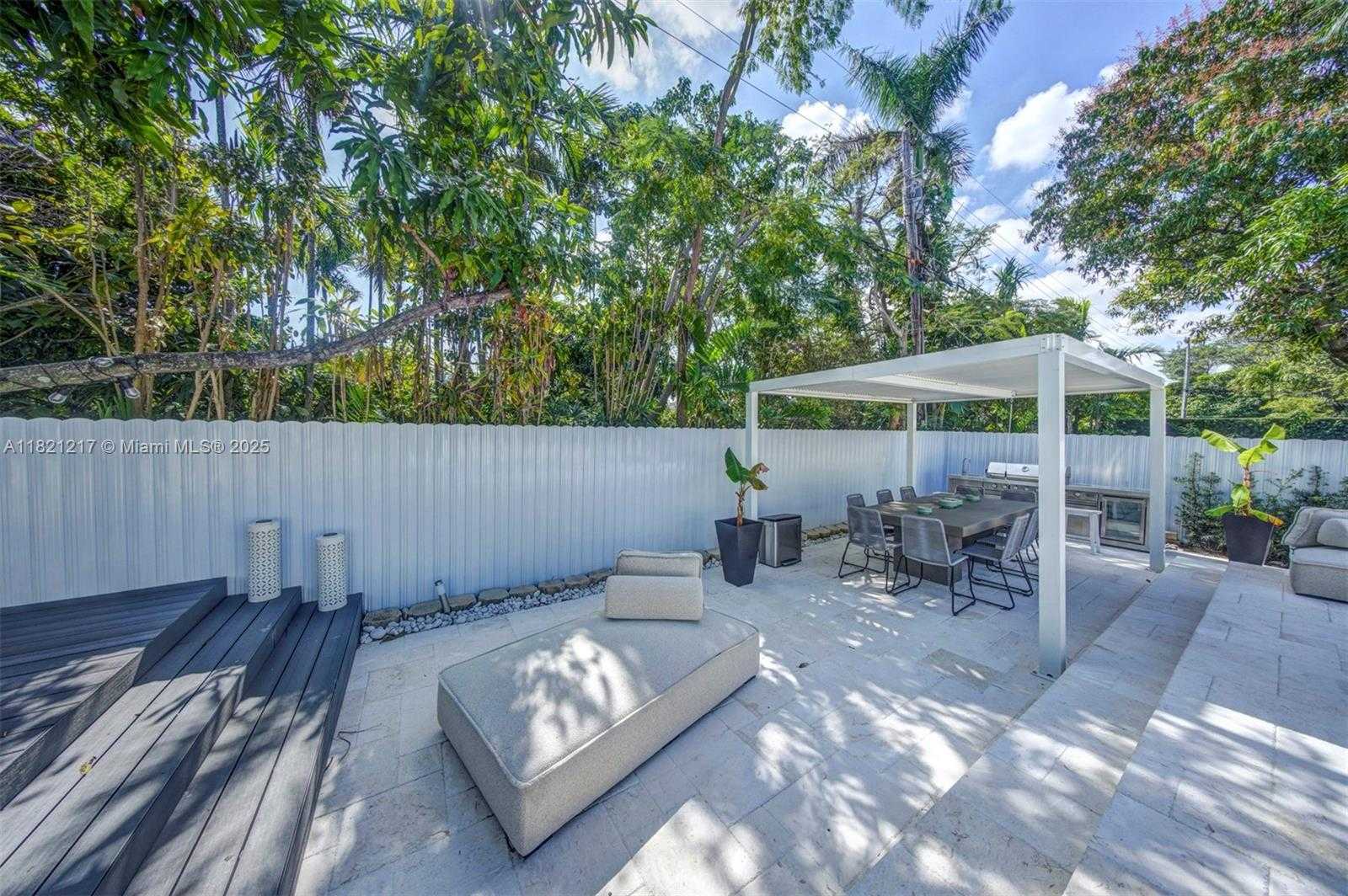 Small Image of 2020 ALAMANDA DR, North Miami Number 48