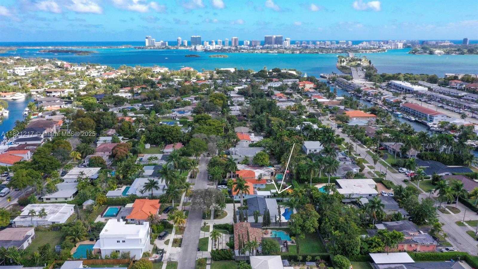 Small Image of 2020 ALAMANDA DR, North Miami Number 6