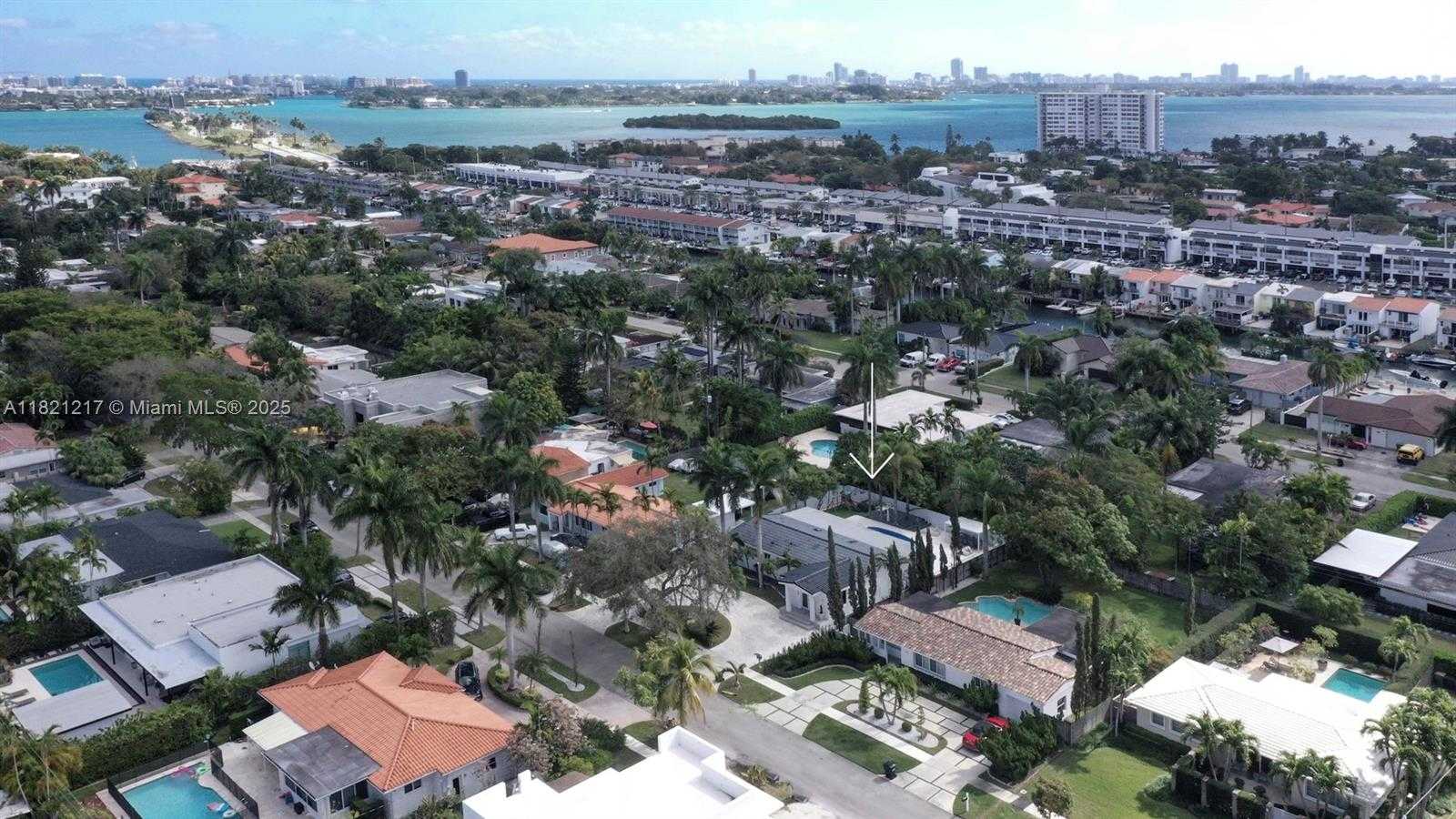 Small Image of 2020 ALAMANDA DR, North Miami Number 7
