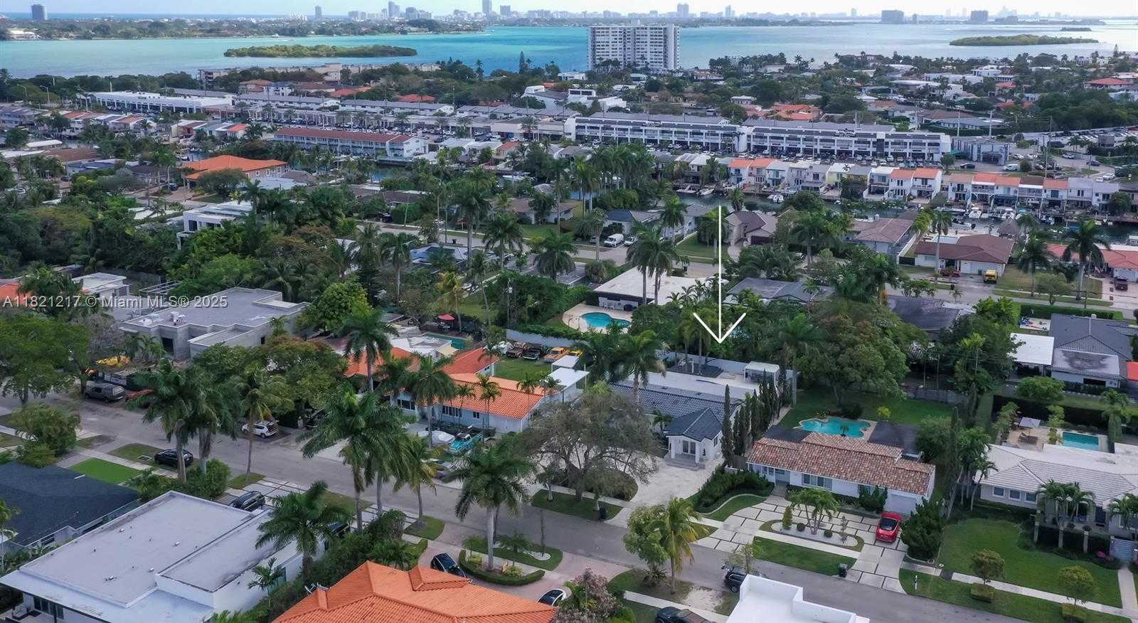 Small Image of 2020 ALAMANDA DR, North Miami Number 8