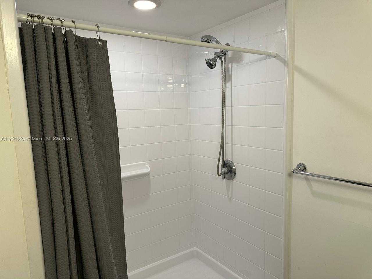 Small Image of 19501 WEST COUNTRY CLUB DR #1706, Aventura Number 12