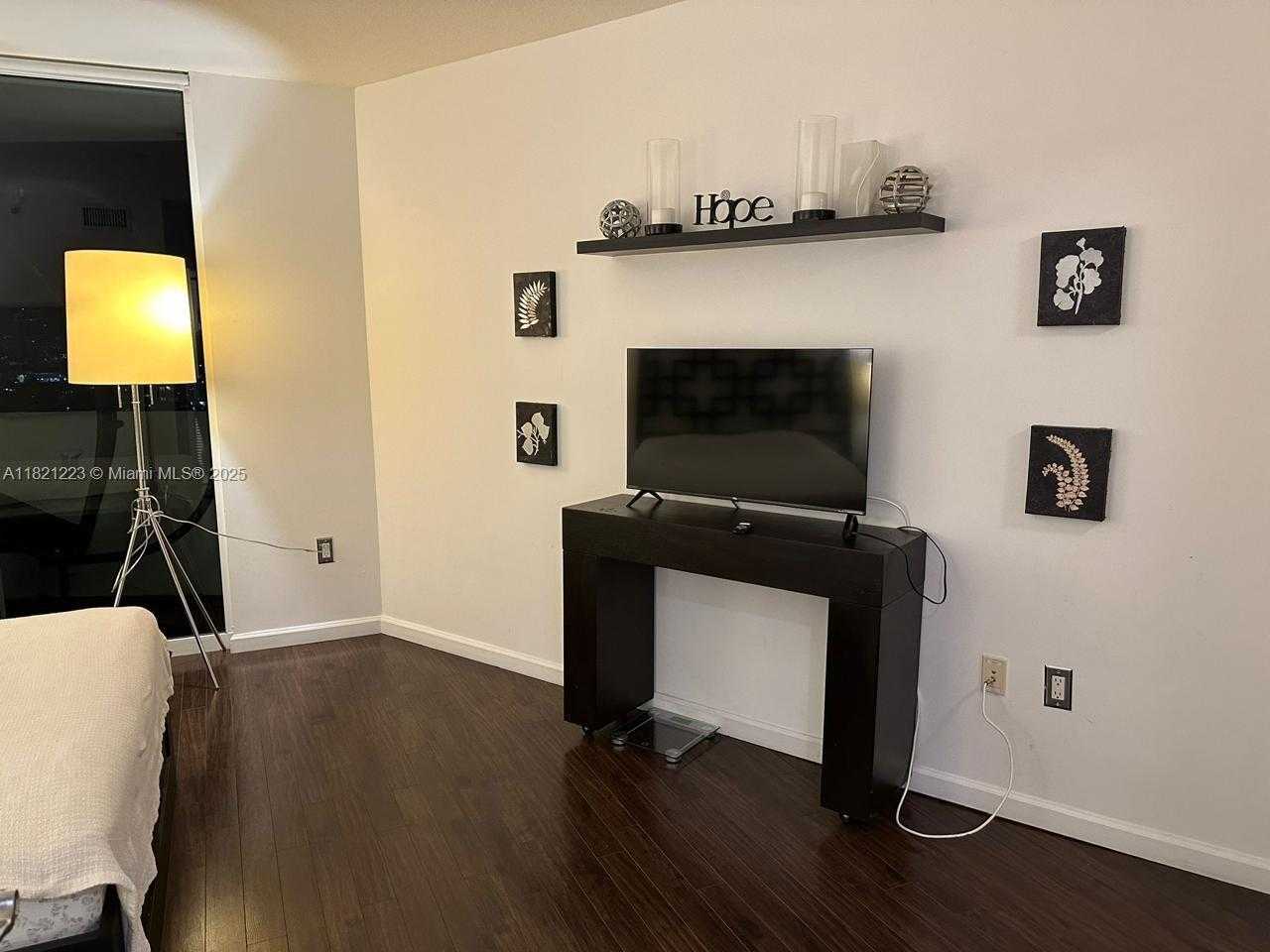 Small Image of 19501 WEST COUNTRY CLUB DR #1706, Aventura Number 6