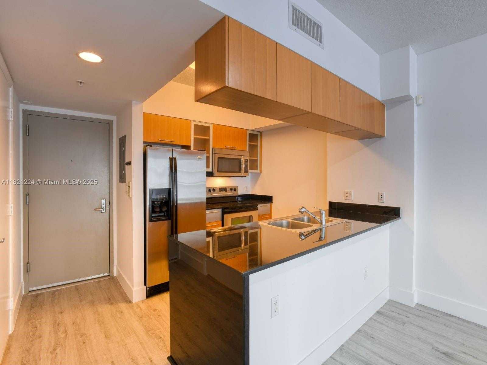 Small Image of 1750 NORTH BAYSHORE DR #3205, Miami Number 3
