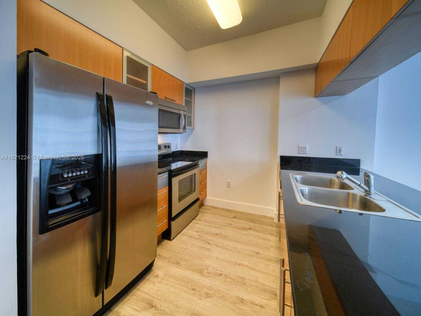 Small Image of 1750 NORTH BAYSHORE DR #3205, Miami Number 4