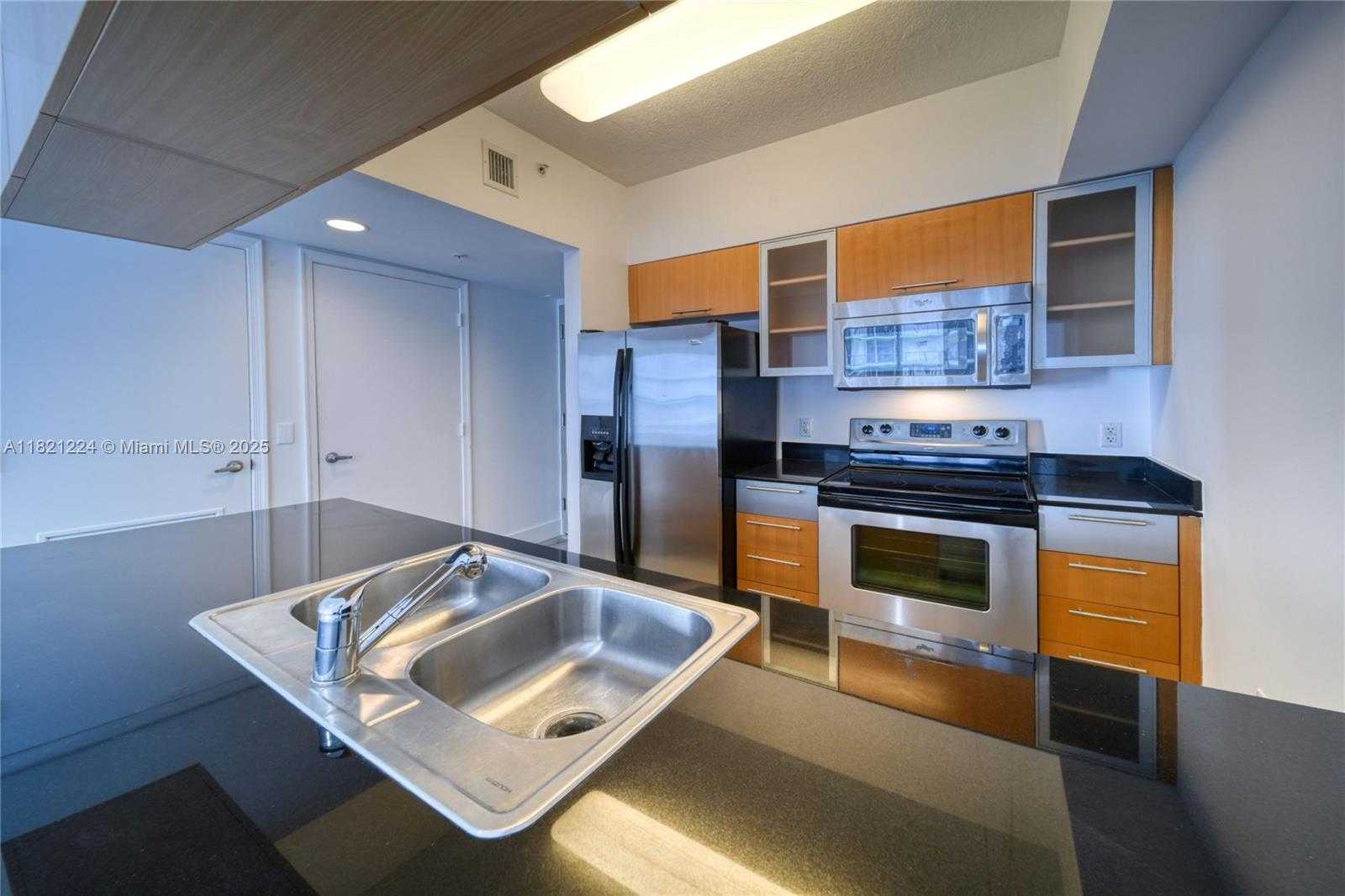 Small Image of 1750 NORTH BAYSHORE DR #3205, Miami Number 5