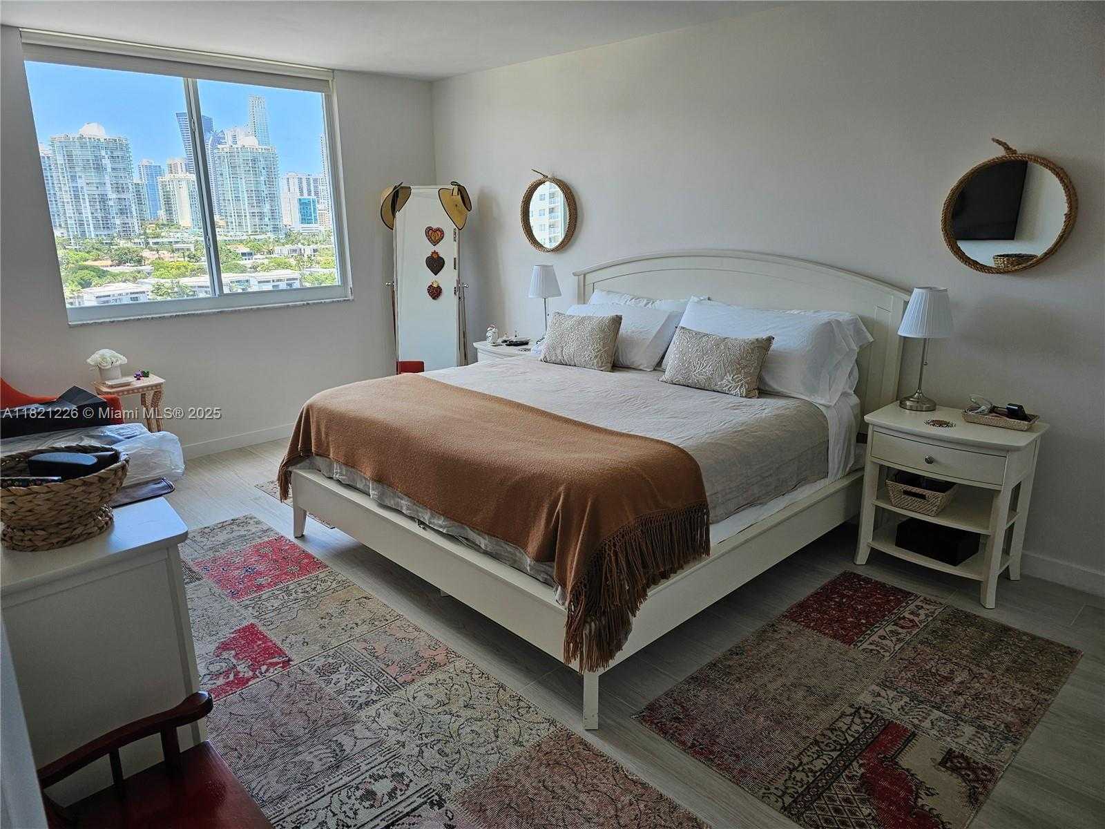 Small Image of 500 BAYVIEW DR #1123, Sunny Isles Beach Number 7