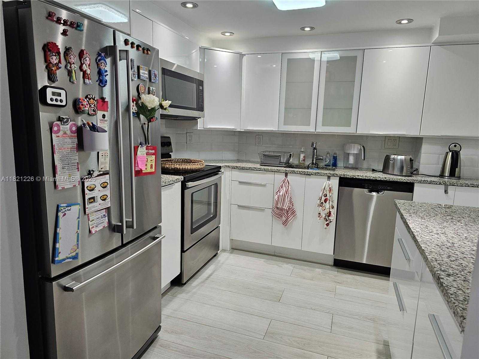 Small Image of 500 BAYVIEW DR #1123, Sunny Isles Beach Number 8