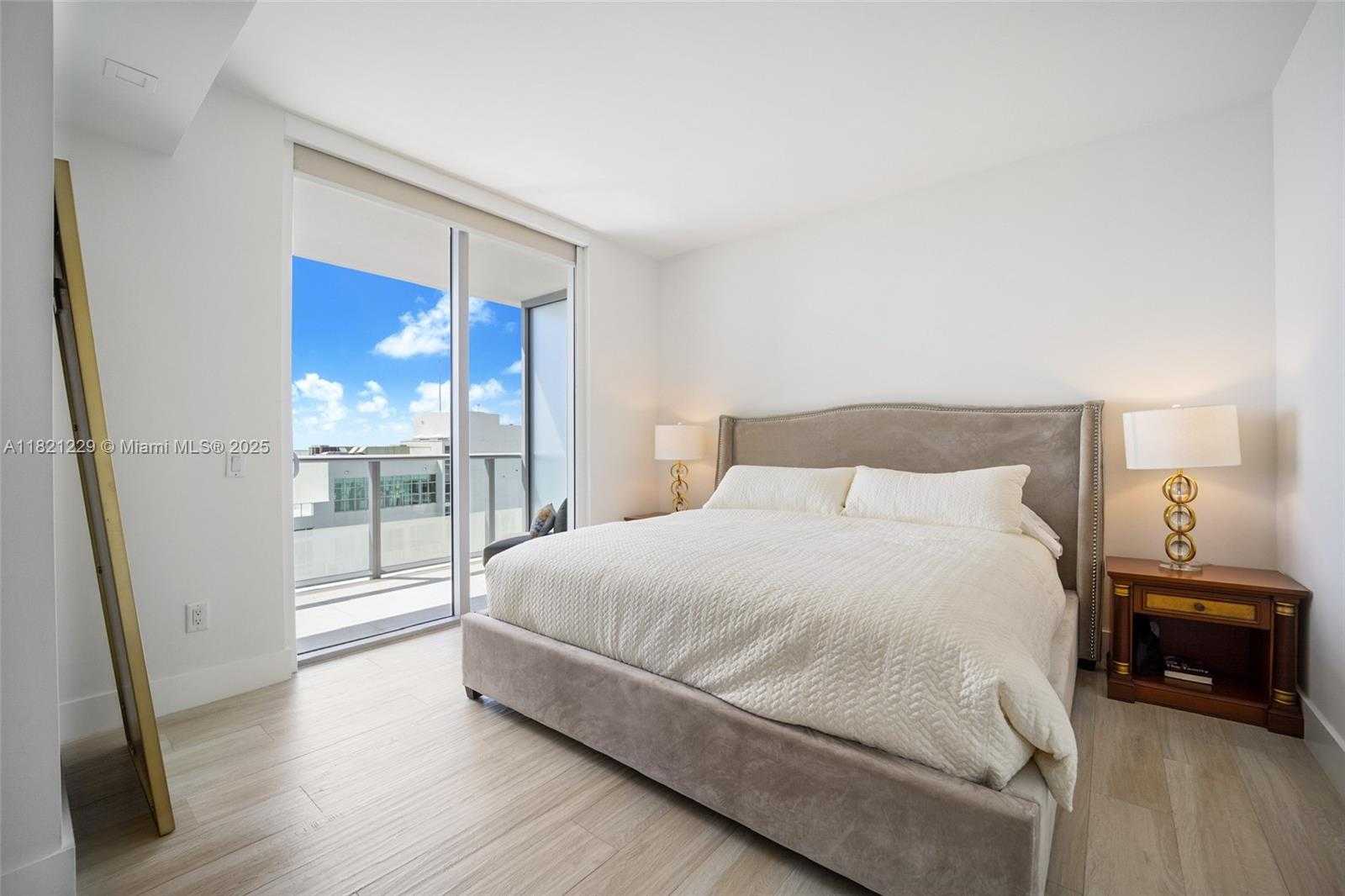 Small Image of 1300 BRICKELL BAY DR #3004, Miami Number 10