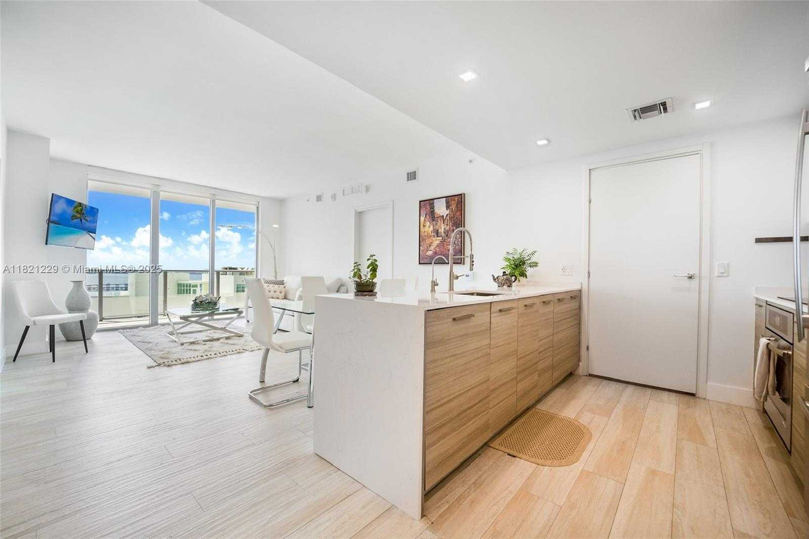 Small Image of 1300 BRICKELL BAY DR #3004, Miami Number 2
