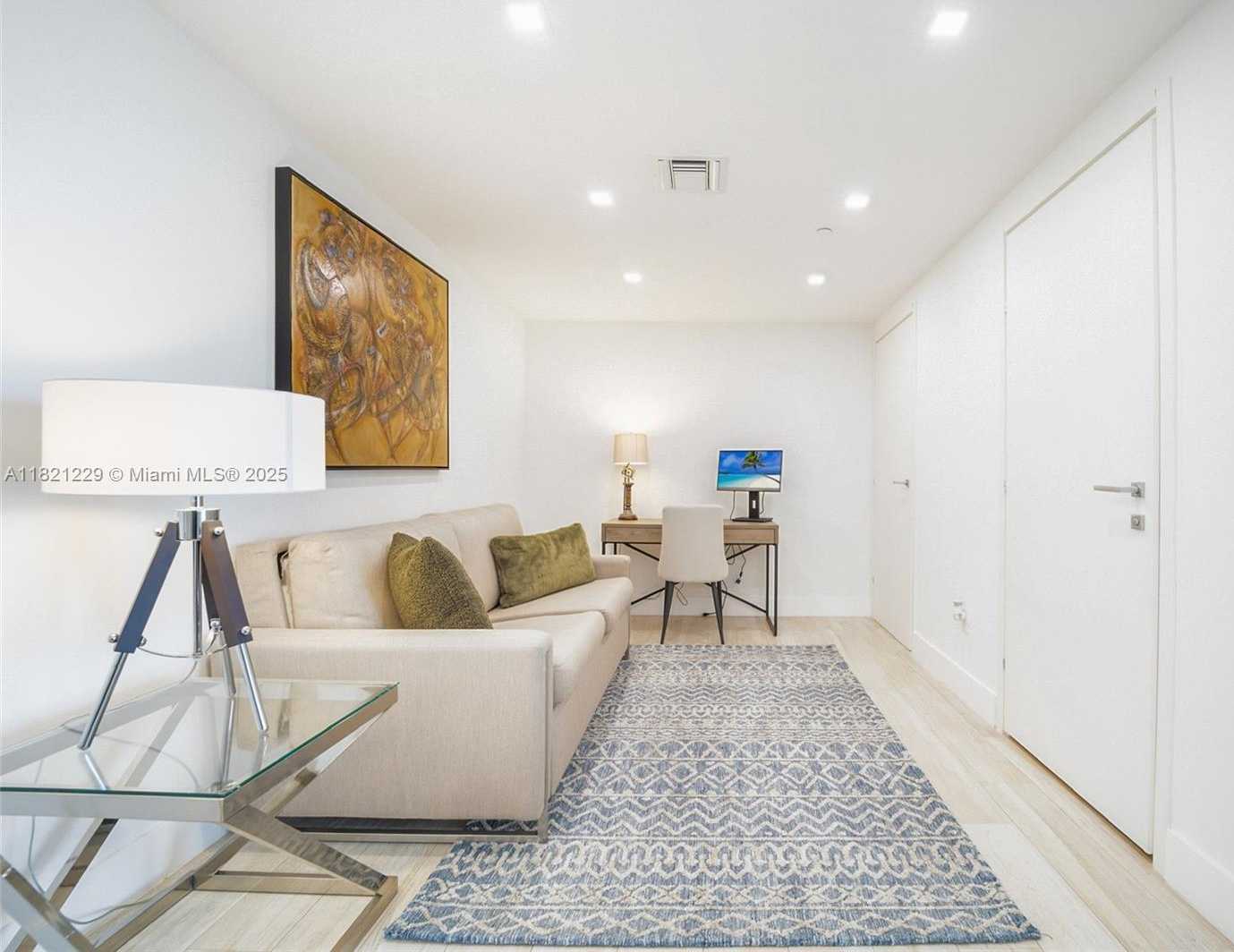 Small Image of 1300 BRICKELL BAY DR #3004, Miami Number 4