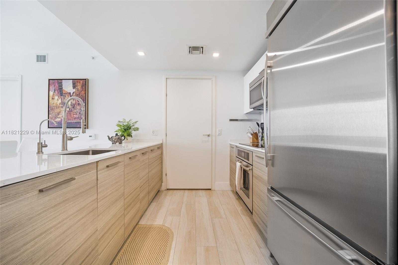 Small Image of 1300 BRICKELL BAY DR #3004, Miami Number 5
