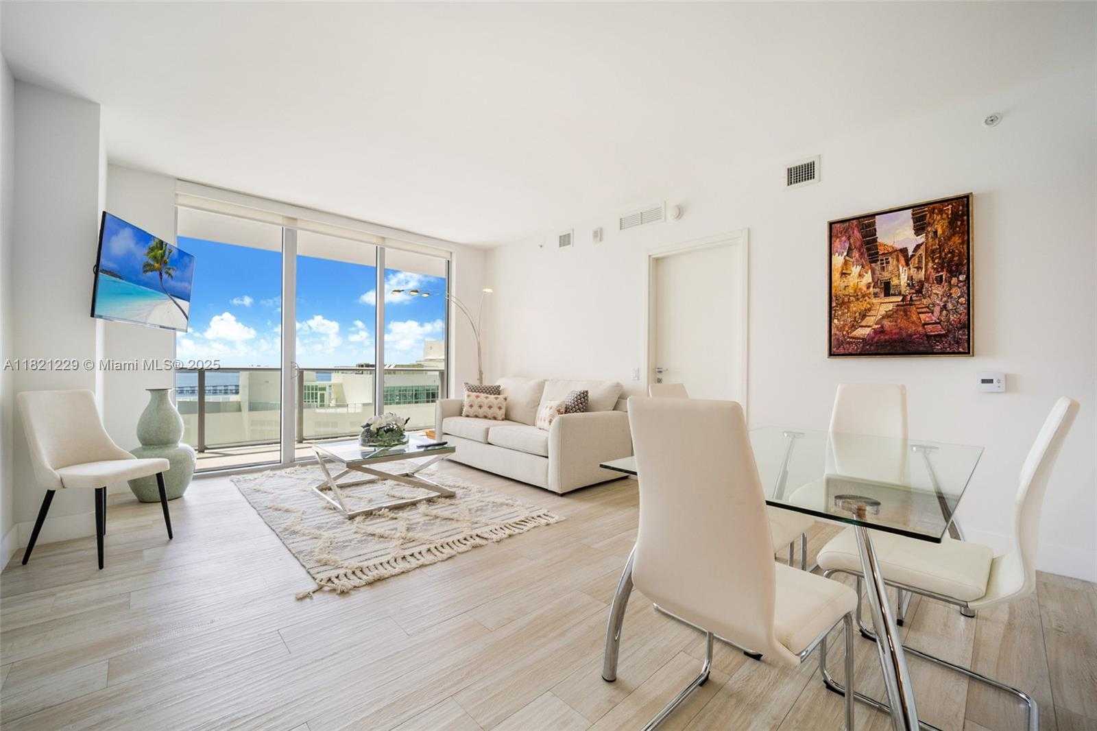Small Image of 1300 BRICKELL BAY DR #3004, Miami Number 6