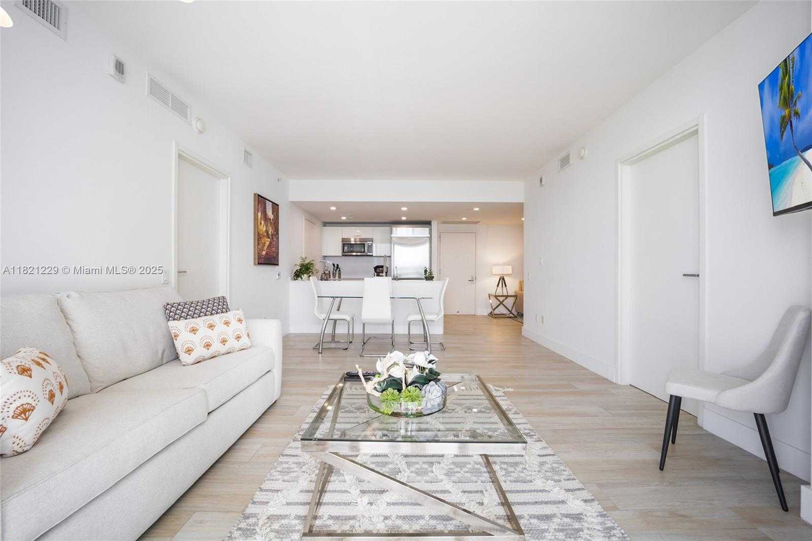 Small Image of 1300 BRICKELL BAY DR #3004, Miami Number 7