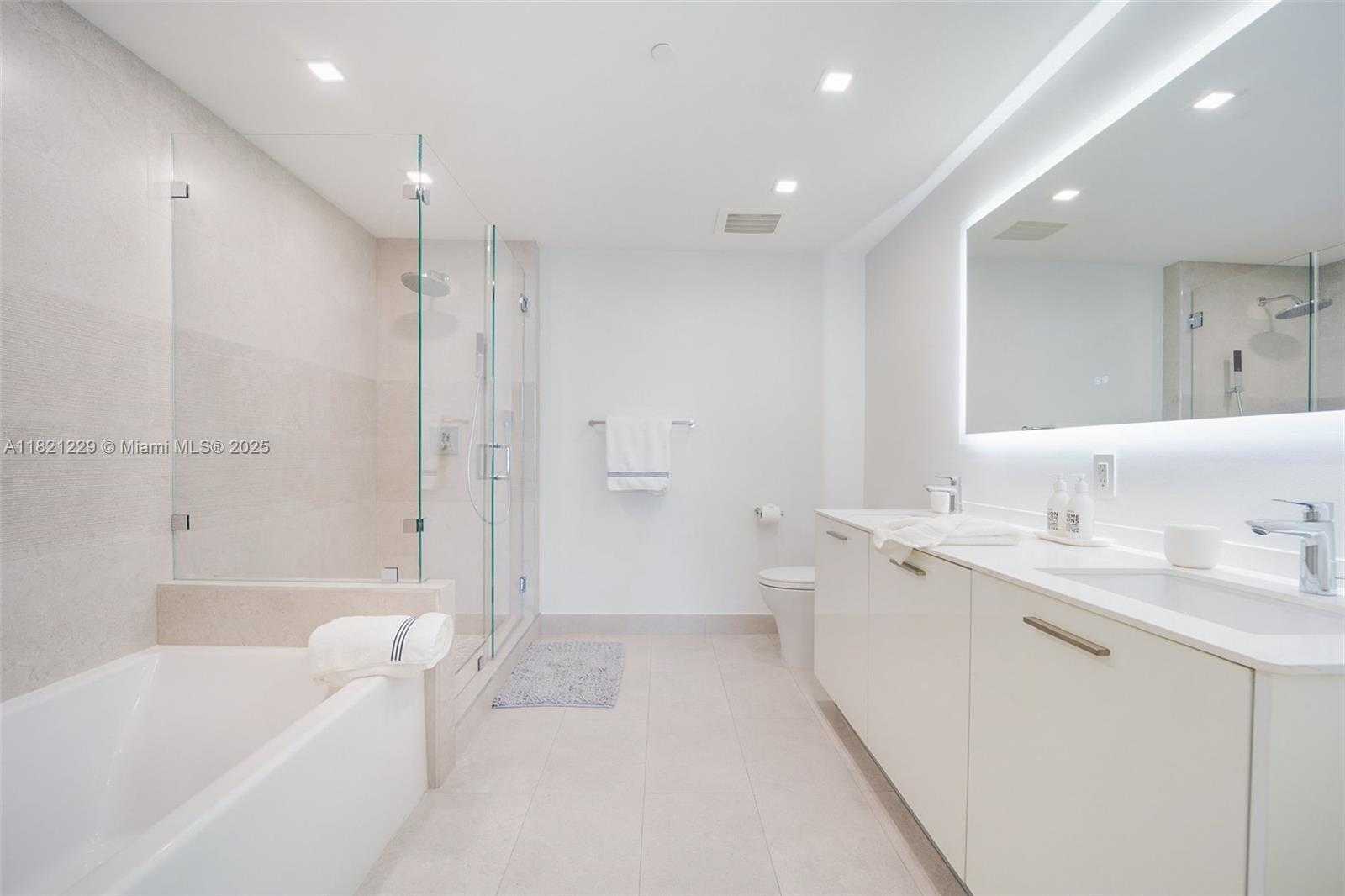 Small Image of 1300 BRICKELL BAY DR #3004, Miami Number 9