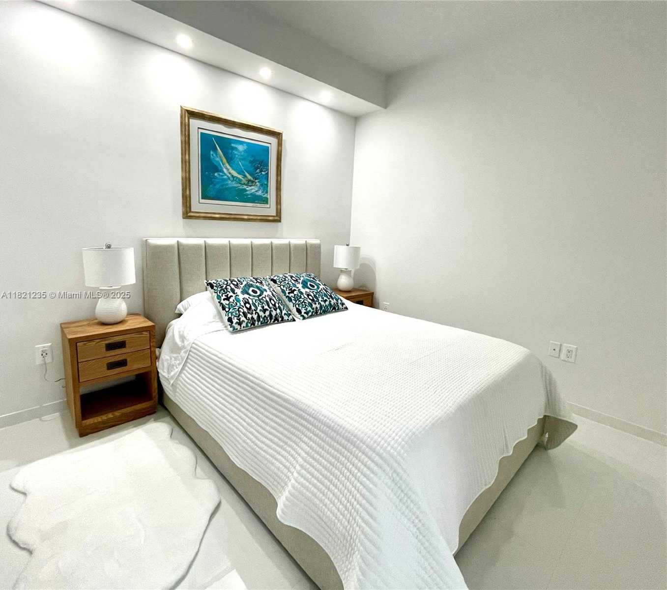 Small Image of 5701 COLLINS AVE #PH08, Miami Beach Number 10