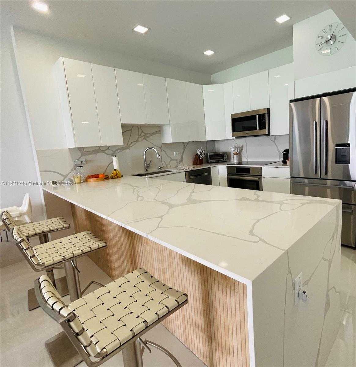 Small Image of 5701 COLLINS AVE #PH08, Miami Beach Number 11