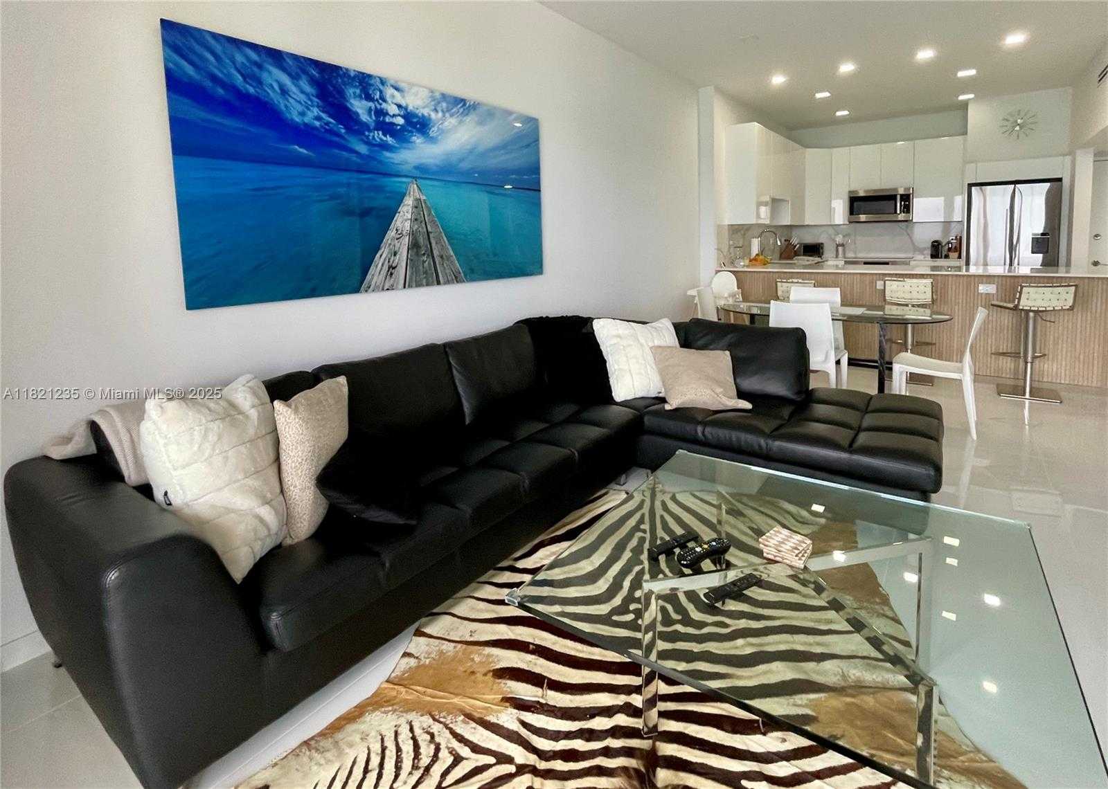 Small Image of 5701 COLLINS AVE #PH08, Miami Beach Number 2