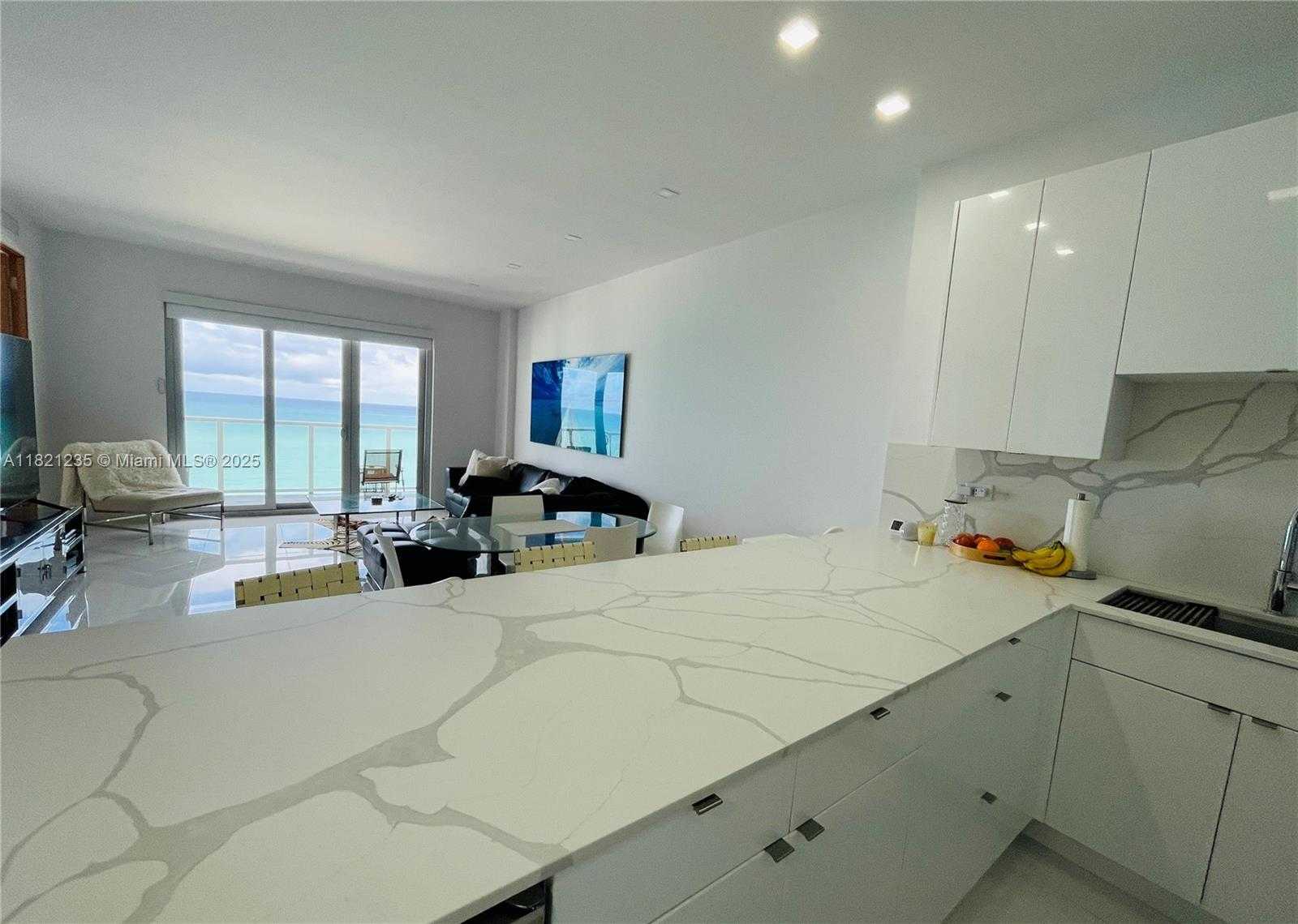 Small Image of 5701 COLLINS AVE #PH08, Miami Beach Number 3