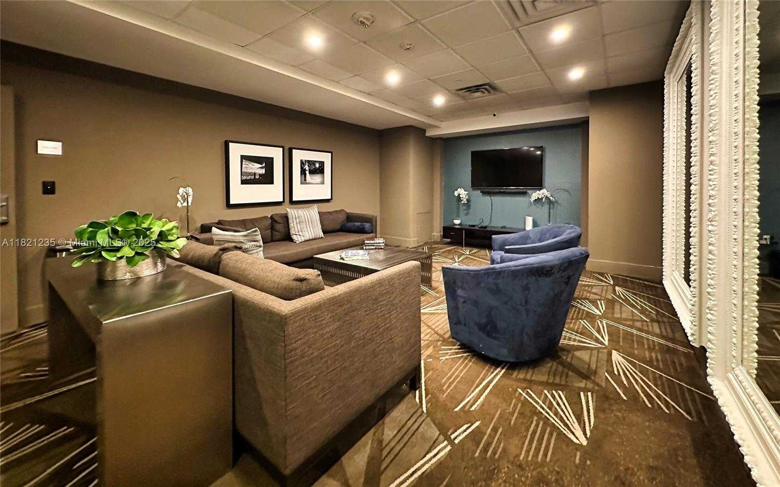 Small Image of 5701 COLLINS AVE #PH08, Miami Beach Number 30