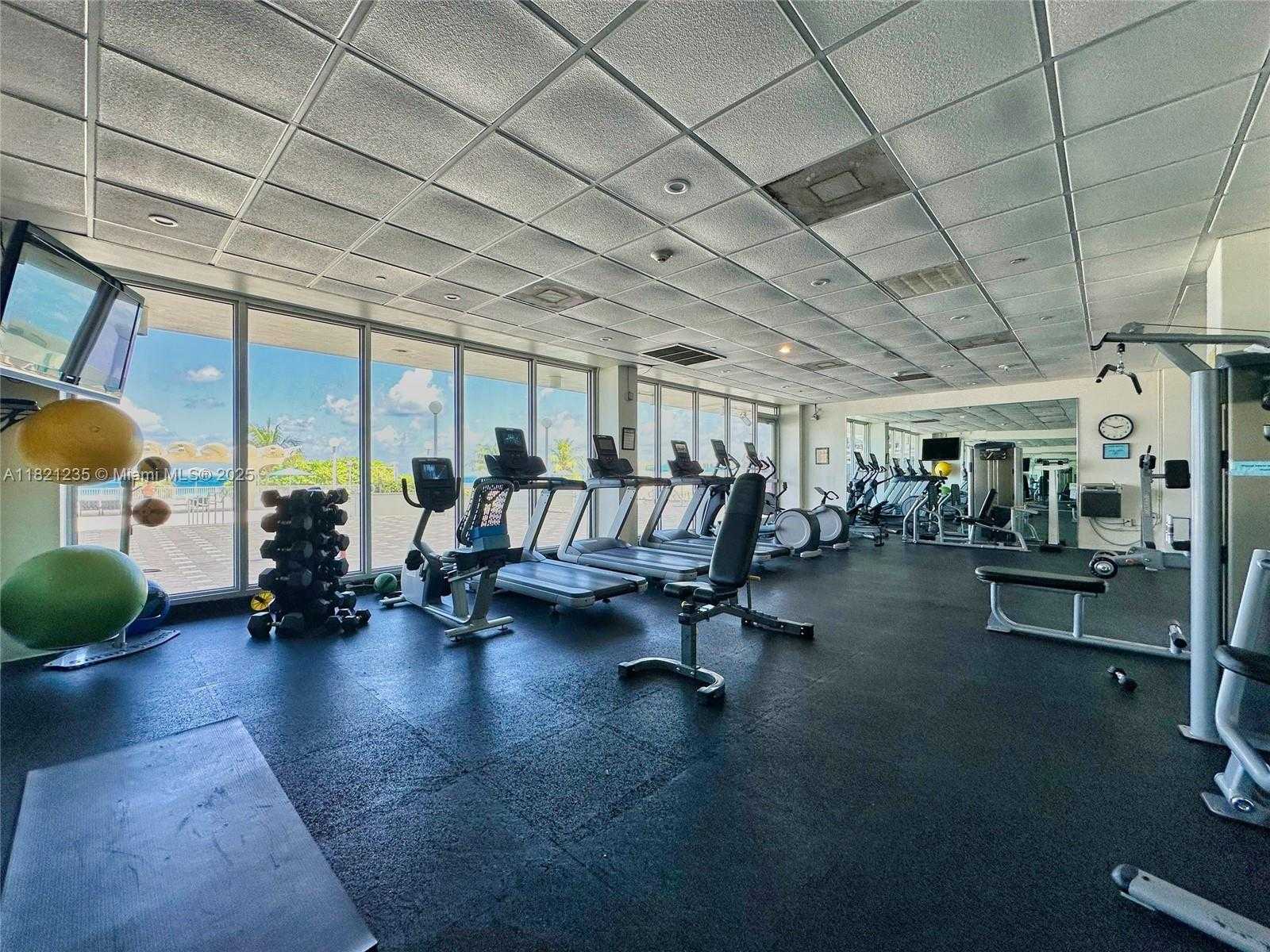 Small Image of 5701 COLLINS AVE #PH08, Miami Beach Number 31