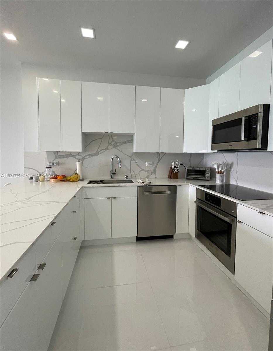 Small Image of 5701 COLLINS AVE #PH08, Miami Beach Number 5