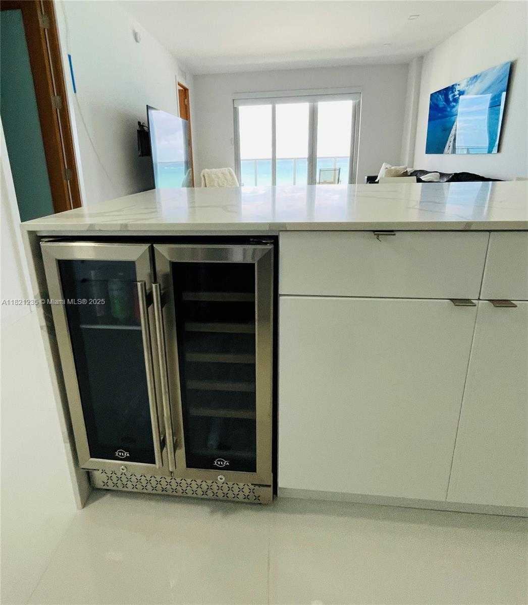 Small Image of 5701 COLLINS AVE #PH08, Miami Beach Number 6