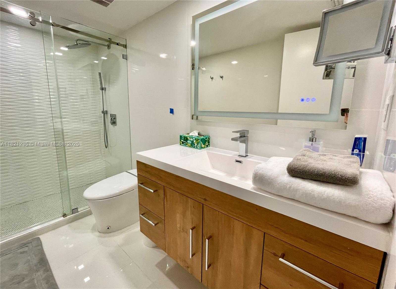 Small Image of 5701 COLLINS AVE #PH08, Miami Beach Number 8
