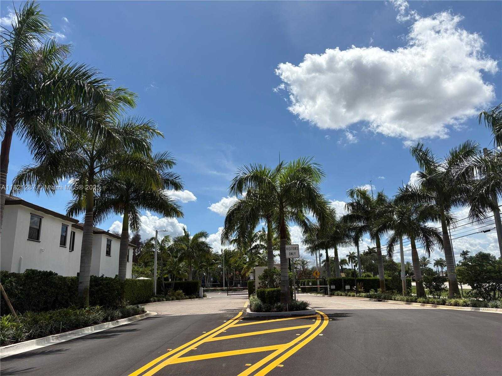 Small Image of 152 SOUTH WEST 185TH WAY, Pembroke Pines Number 22