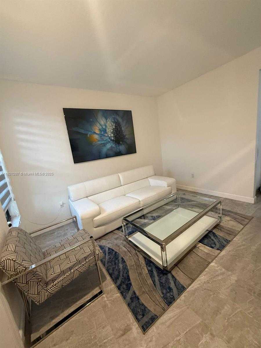 Small Image of 152 SOUTH WEST 185TH WAY, Pembroke Pines Number 3