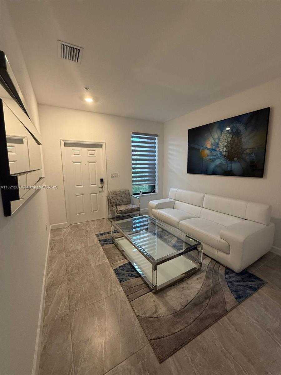 Small Image of 152 SOUTH WEST 185TH WAY, Pembroke Pines Number 4