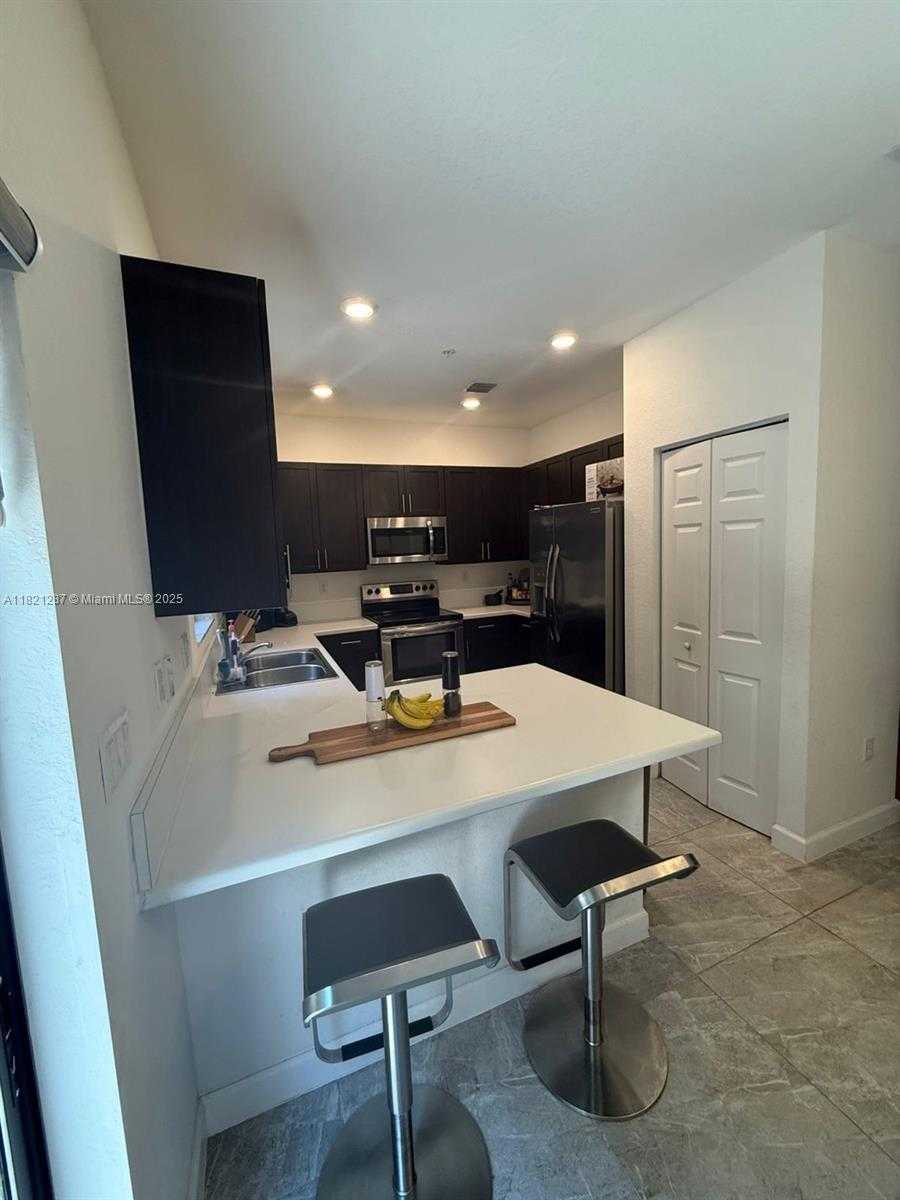 Small Image of 152 SOUTH WEST 185TH WAY, Pembroke Pines Number 5