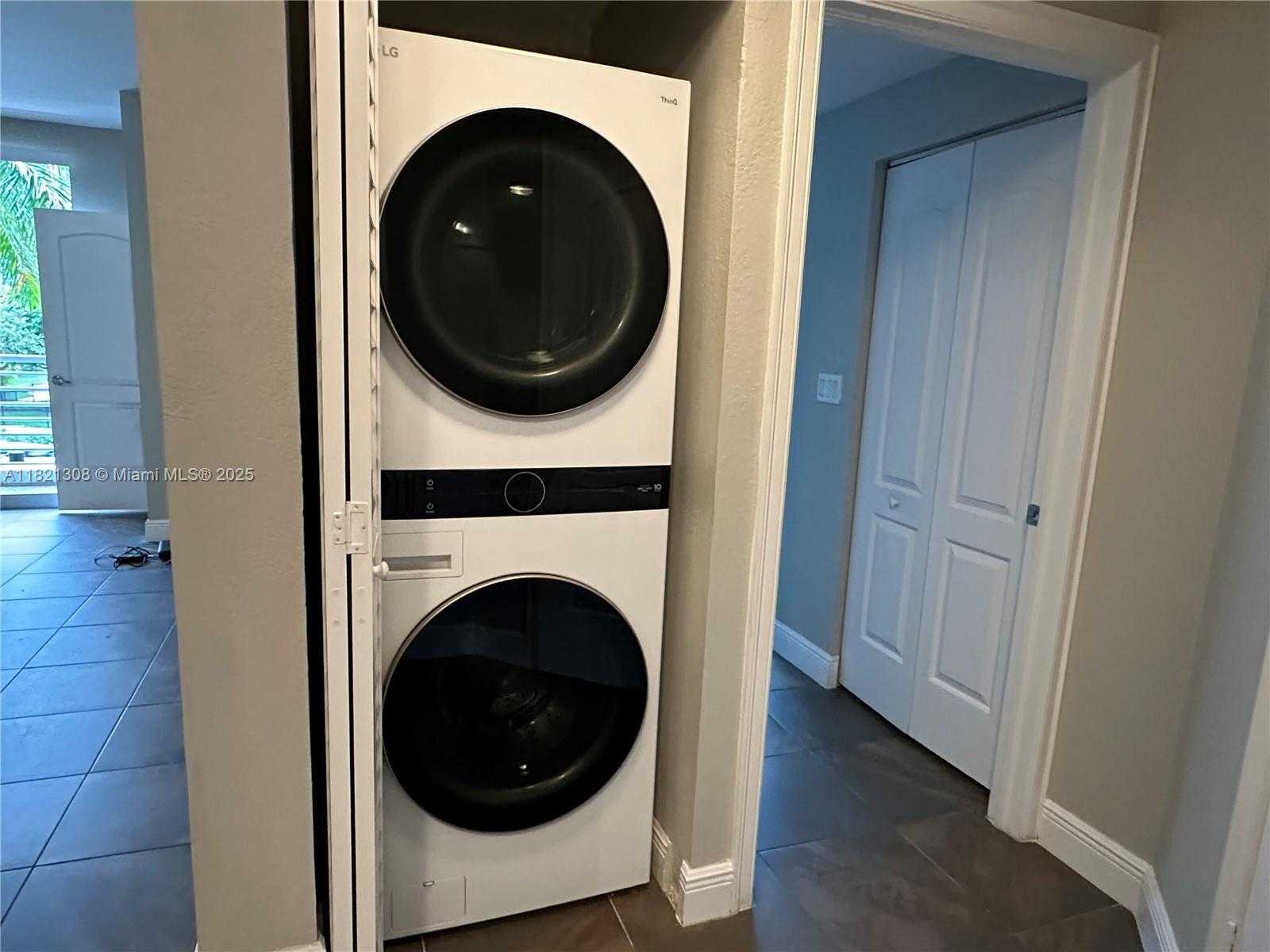 Small Image of 1830 RADIUS DR #215, Hollywood Number 23