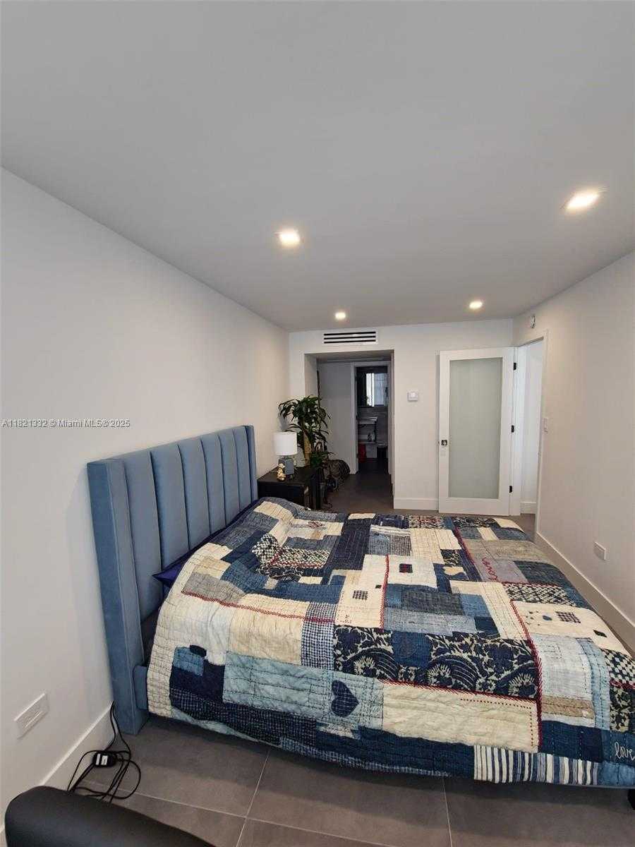 Small Image of 5555 COLLINS AVE #16P, Miami Beach Number 10