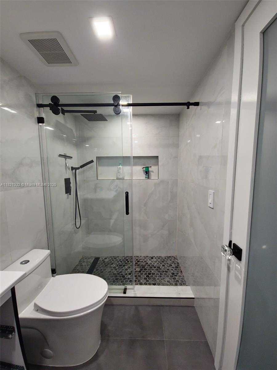 Small Image of 5555 COLLINS AVE #16P, Miami Beach Number 13