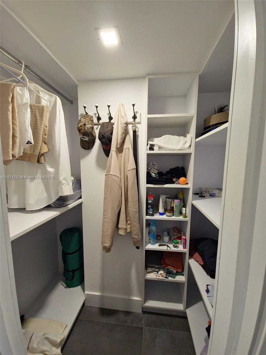 Small Image of 5555 COLLINS AVE #16P, Miami Beach Number 14