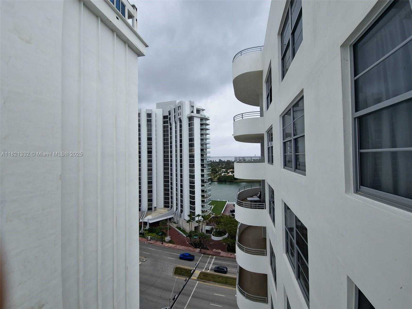 Small Image of 5555 COLLINS AVE #16P, Miami Beach Number 15