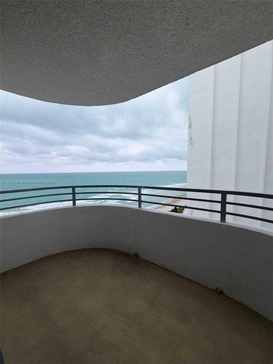 Small Image of 5555 COLLINS AVE #16P, Miami Beach Number 2