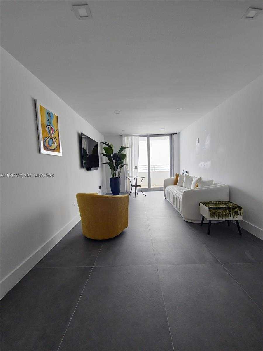 Small Image of 5555 COLLINS AVE #16P, Miami Beach Number 4