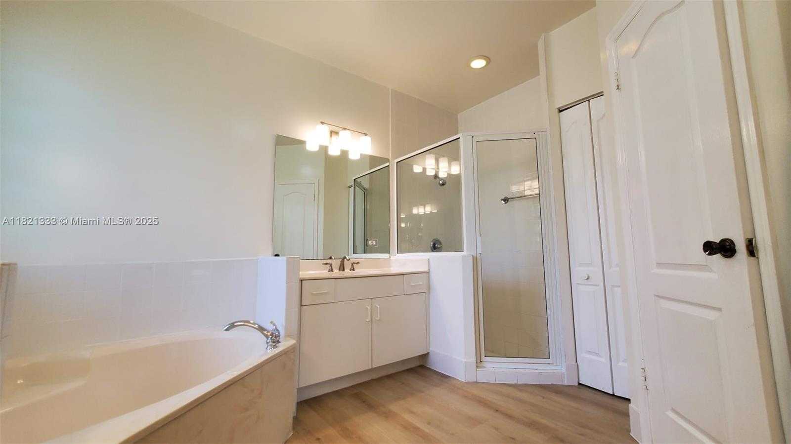 Small Image of 9794 NORTH WEST 29TH TER, Doral Number 25