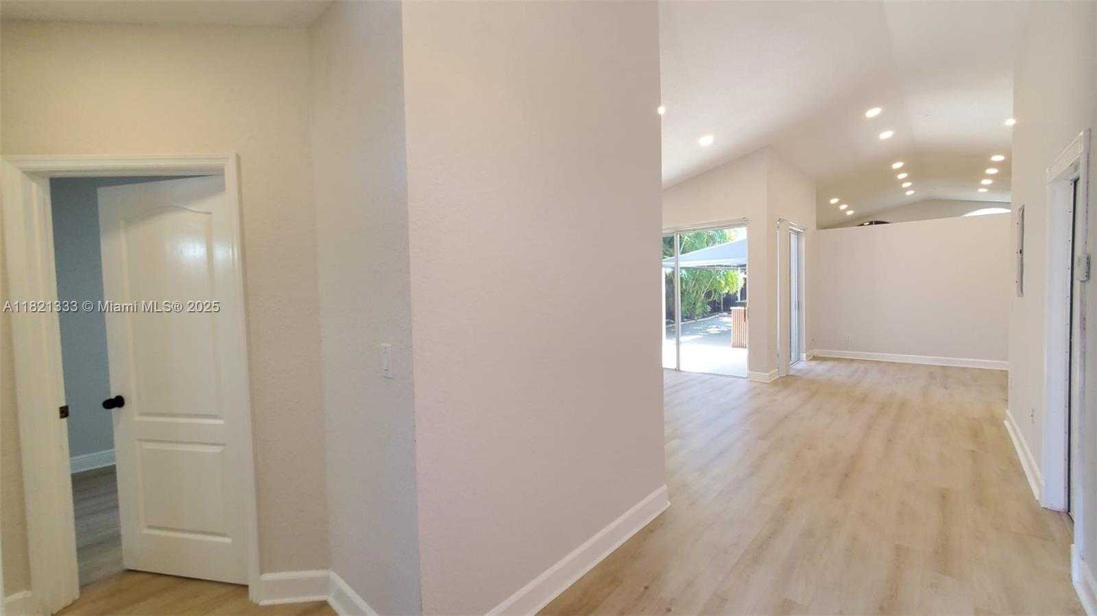Small Image of 9794 NORTH WEST 29TH TER, Doral Number 33